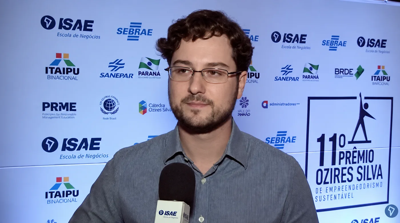 Arturo Vaine interviewed at the 11º Prêmio Ozires Silva